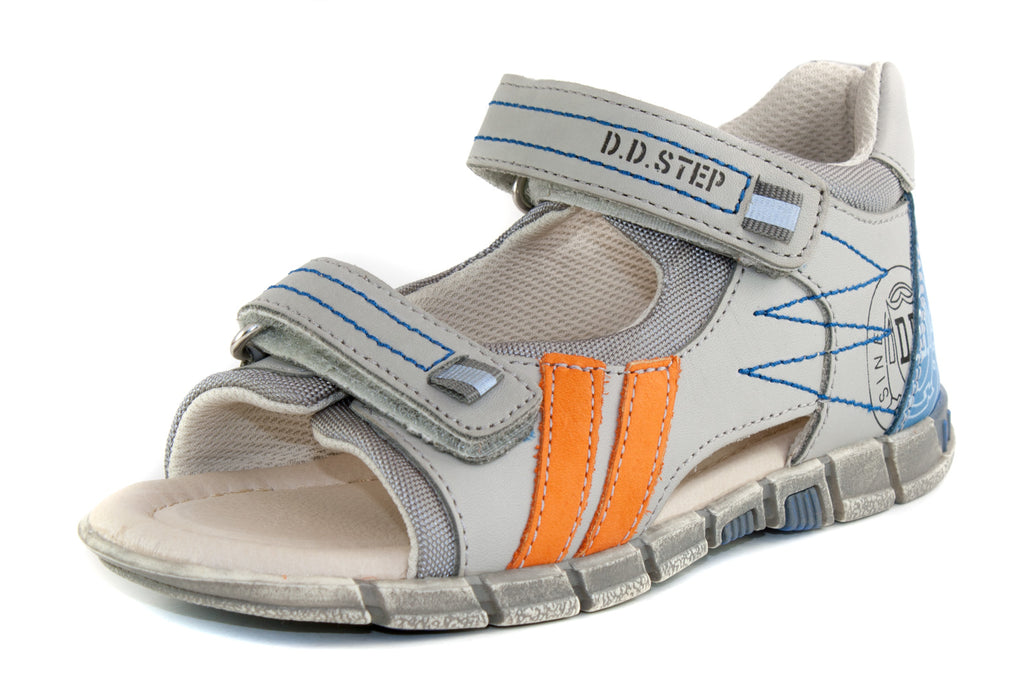 Premium quality sandals with genuine leather lining and upper grey with orange stripes. Thanks to its high level of specialization, D.D. Step knows exactly what your child’s feet need, to develop properly in the various phases of growth. The exceptional comfort these shoes provide assure the well-being and happiness of your child.