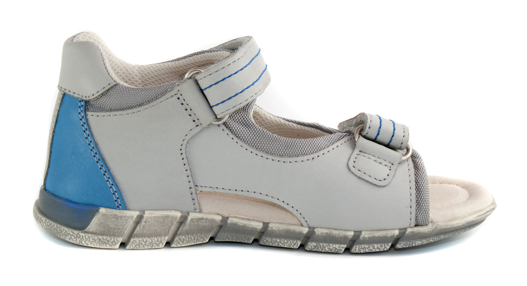 Premium quality sandals with genuine leather lining and upper grey with orange stripes. Thanks to its high level of specialization, D.D. Step knows exactly what your child’s feet need, to develop properly in the various phases of growth. The exceptional comfort these shoes provide assure the well-being and happiness of your child.