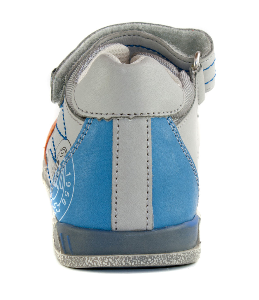 Premium quality sandals with genuine leather lining and upper grey with orange stripes. Thanks to its high level of specialization, D.D. Step knows exactly what your child’s feet need, to develop properly in the various phases of growth. The exceptional comfort these shoes provide assure the well-being and happiness of your child.