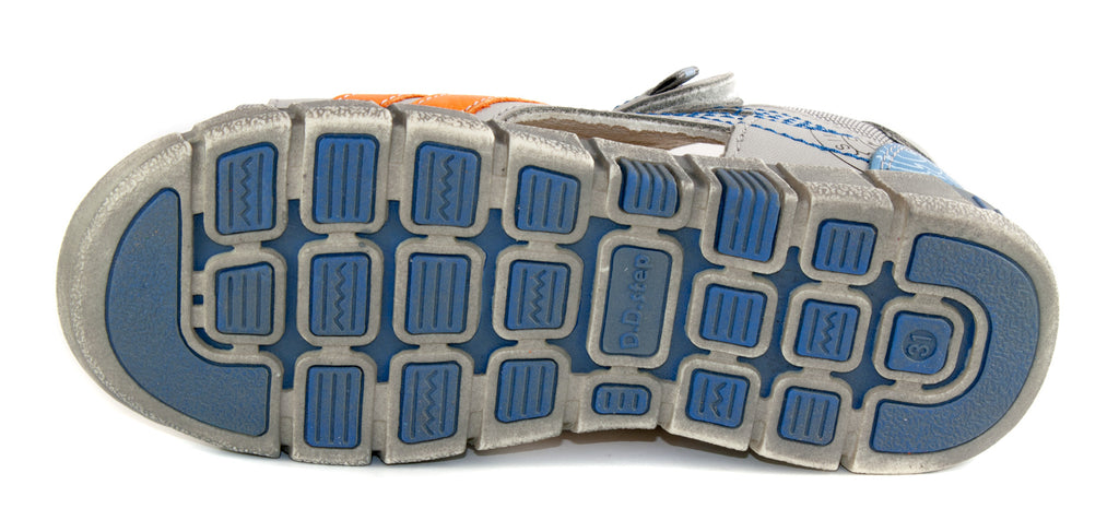 Premium quality sandals with genuine leather lining and upper grey with orange stripes. Thanks to its high level of specialization, D.D. Step knows exactly what your child’s feet need, to develop properly in the various phases of growth. The exceptional comfort these shoes provide assure the well-being and happiness of your child.