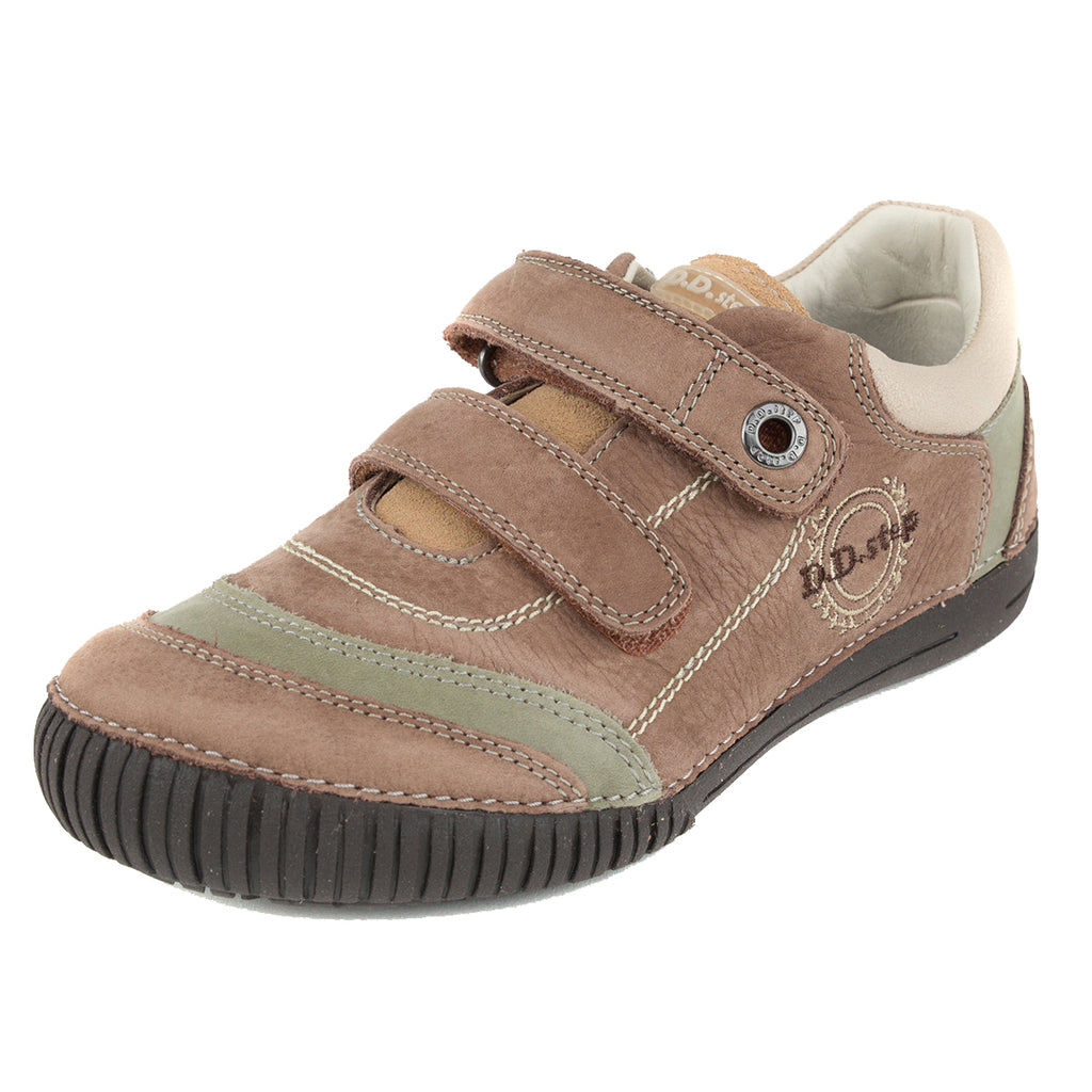 Premium quality sneaker with genuine leather lining and upper light brown with khaki decor. Thanks to its high level of specialization, D.D. Step knows exactly what your child’s feet need, to develop properly in the various phases of growth. The exceptional comfort these shoes provide assure the well-being and happiness of your child.