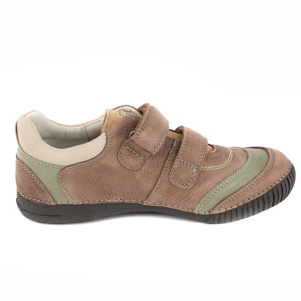 Premium quality sneaker with genuine leather lining and upper light brown with khaki decor. Thanks to its high level of specialization, D.D. Step knows exactly what your child’s feet need, to develop properly in the various phases of growth. The exceptional comfort these shoes provide assure the well-being and happiness of your child.