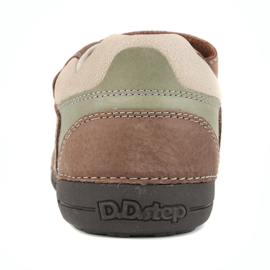 Premium quality sneaker with genuine leather lining and upper light brown with khaki decor. Thanks to its high level of specialization, D.D. Step knows exactly what your child’s feet need, to develop properly in the various phases of growth. The exceptional comfort these shoes provide assure the well-being and happiness of your child.