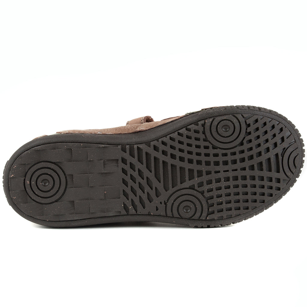 Premium quality sneaker with genuine leather lining and upper light brown with khaki decor. Thanks to its high level of specialization, D.D. Step knows exactly what your child’s feet need, to develop properly in the various phases of growth. The exceptional comfort these shoes provide assure the well-being and happiness of your child.