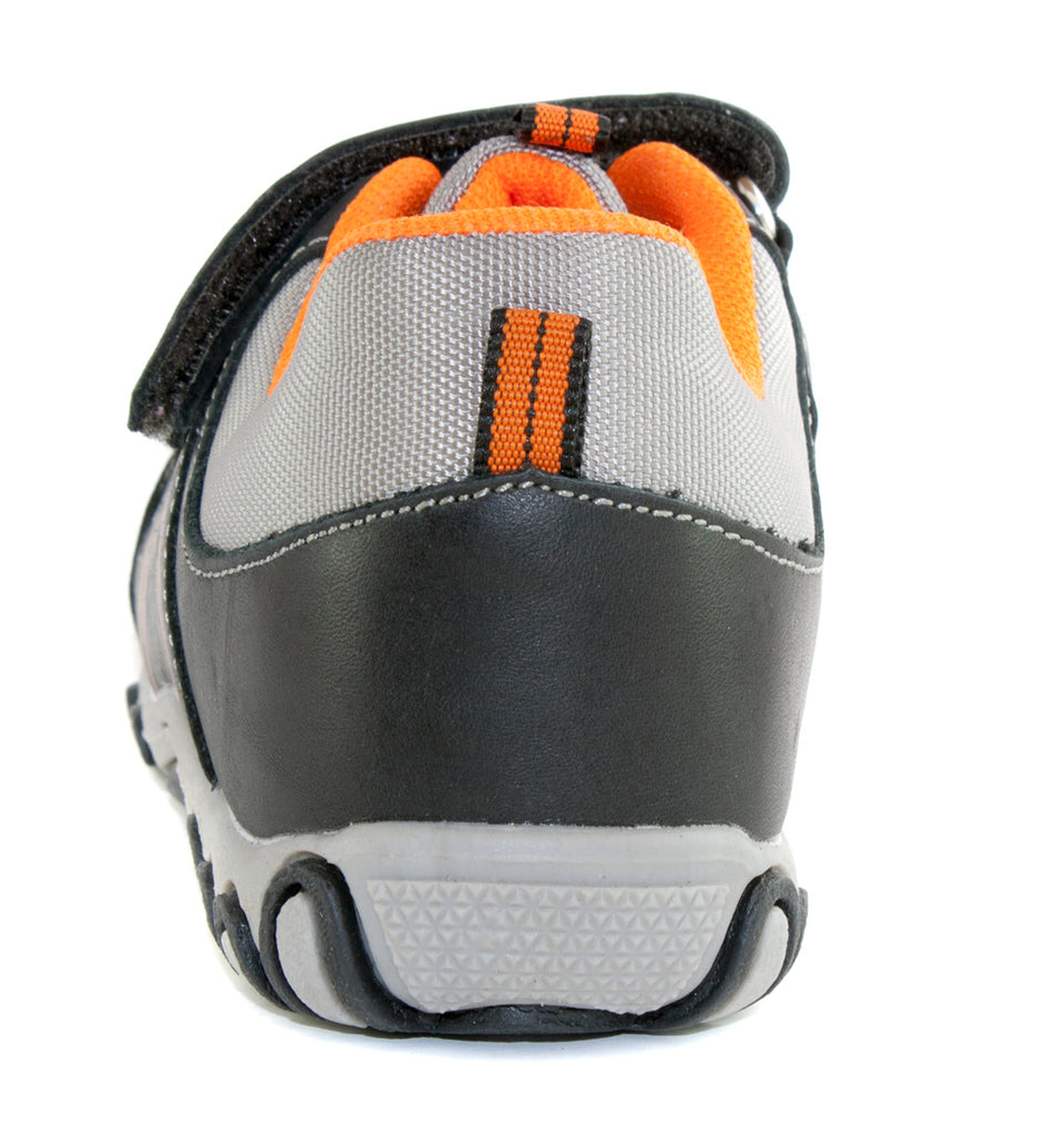 Premium quality shoes made of waterproof material and genuine leather in black and orange color and double velcro strap. Thanks to its high level of specialization, D.D. Step knows exactly what your child’s feet need, to develop properly in the various phases of growth. The exceptional comfort these shoes provide assure the well-being and happiness of your child.