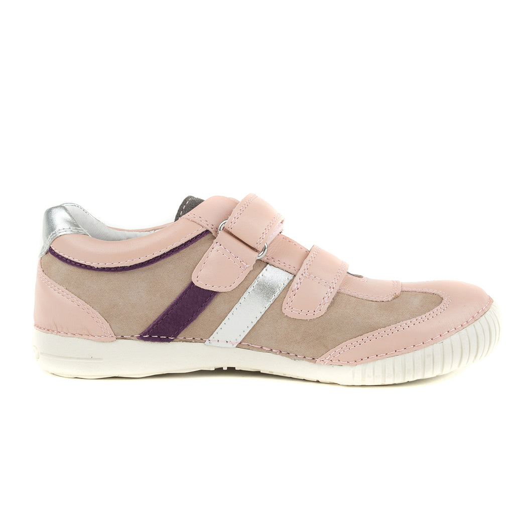 Premium quality shoes with genuine leather lining and upper in beige and light pink with purple and silver stripe and double velcro strap. Thanks to its high level of specialization, D.D. Step knows exactly what your child’s feet need, to develop properly in the various phases of growth. The exceptional comfort these shoes provide assure the well-being and happiness of your child.