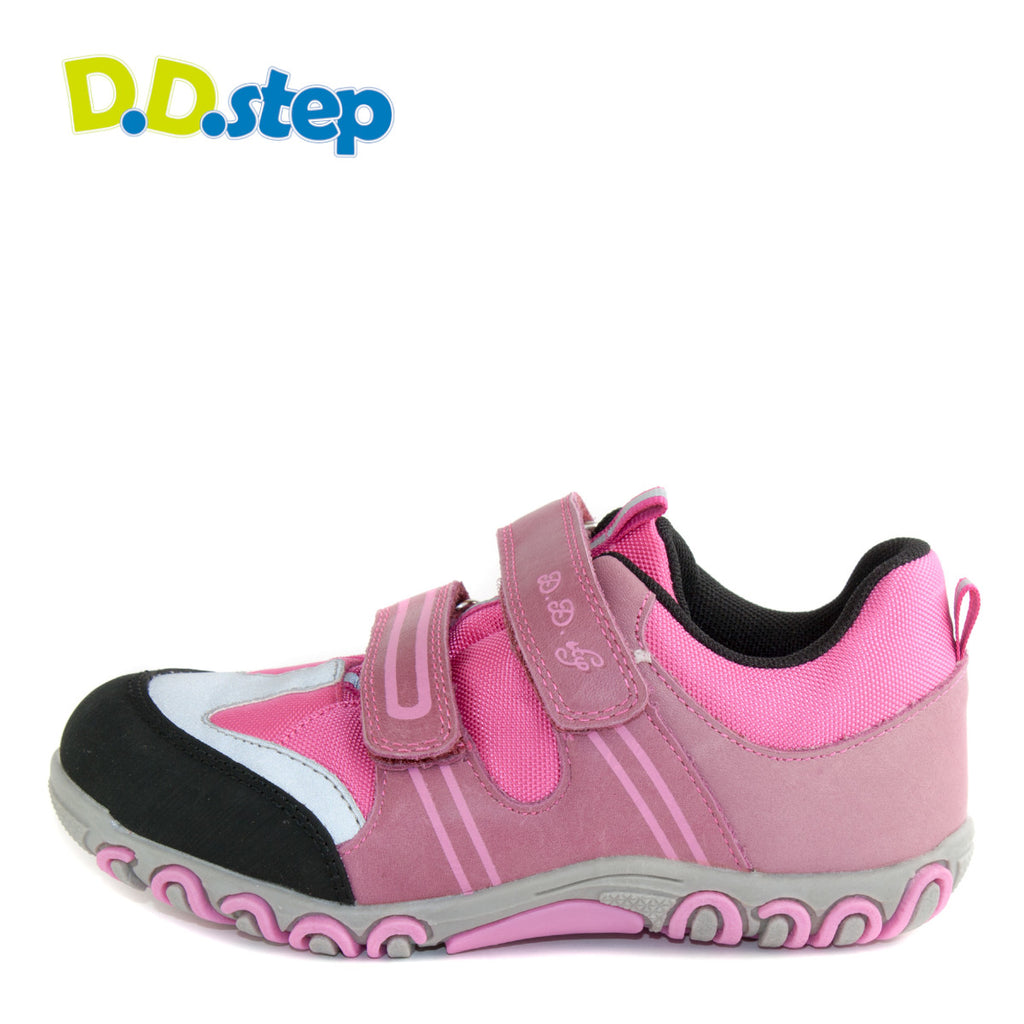 Premium quality shoes made of waterproof material and genuine leather in pink color and double velcro strap. Thanks to its high level of specialization, D.D. Step knows exactly what your child’s feet need, to develop properly in the various phases of growth. The exceptional comfort these shoes provide assure the well-being and happiness of your child.