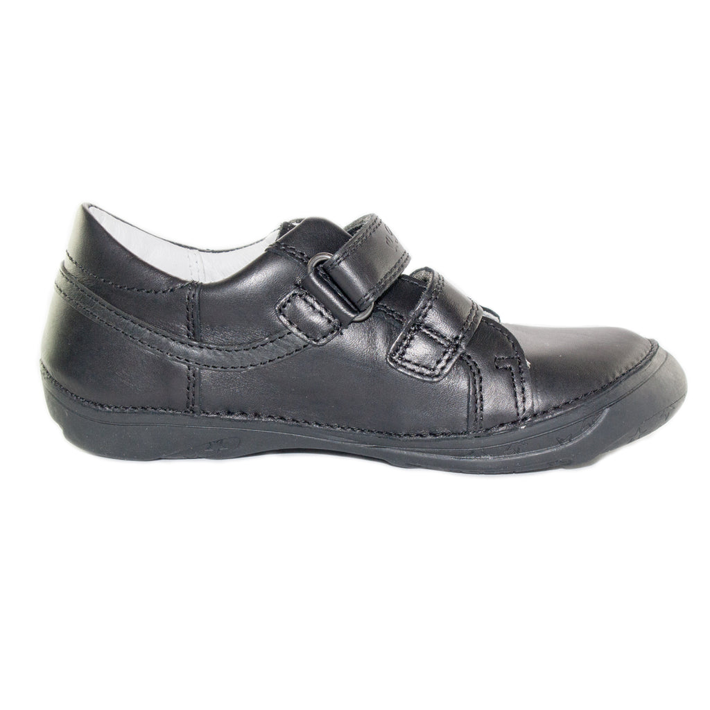 Premium quality shoes with genuine leather lining and upper in shiny black with double velcro strap. Thanks to its high level of specialization, D.D. Step knows exactly what your child’s feet need, to develop properly in the various phases of growth. The exceptional comfort these shoes provide assure the well-being and happiness of your child.