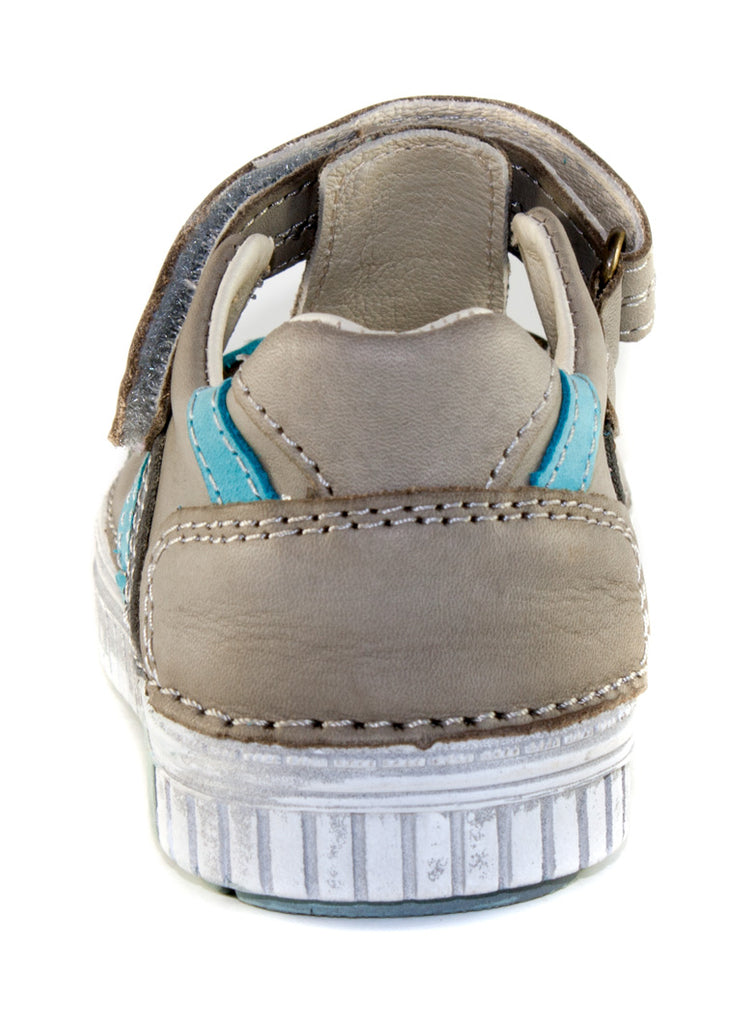 Premium quality closed toe sandals with genuine leather lining and upper in grey with blue stripe and double velcro strap. Thanks to its high level of specialization, D.D. Step knows exactly what your child’s feet need, to develop properly in the various phases of growth. The exceptional comfort these shoes provide assure the well-being and happiness of your child. 
