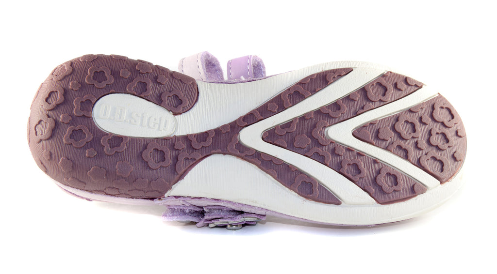 Premium quality dress shoes with genuine leather lining and upper in violet with flower decor and double velcro strap. Thanks to its high level of specialization, D.D. Step knows exactly what your child’s feet need, to develop properly in the various phases of growth. The exceptional comfort these shoes provide assure the well-being and happiness of your child.