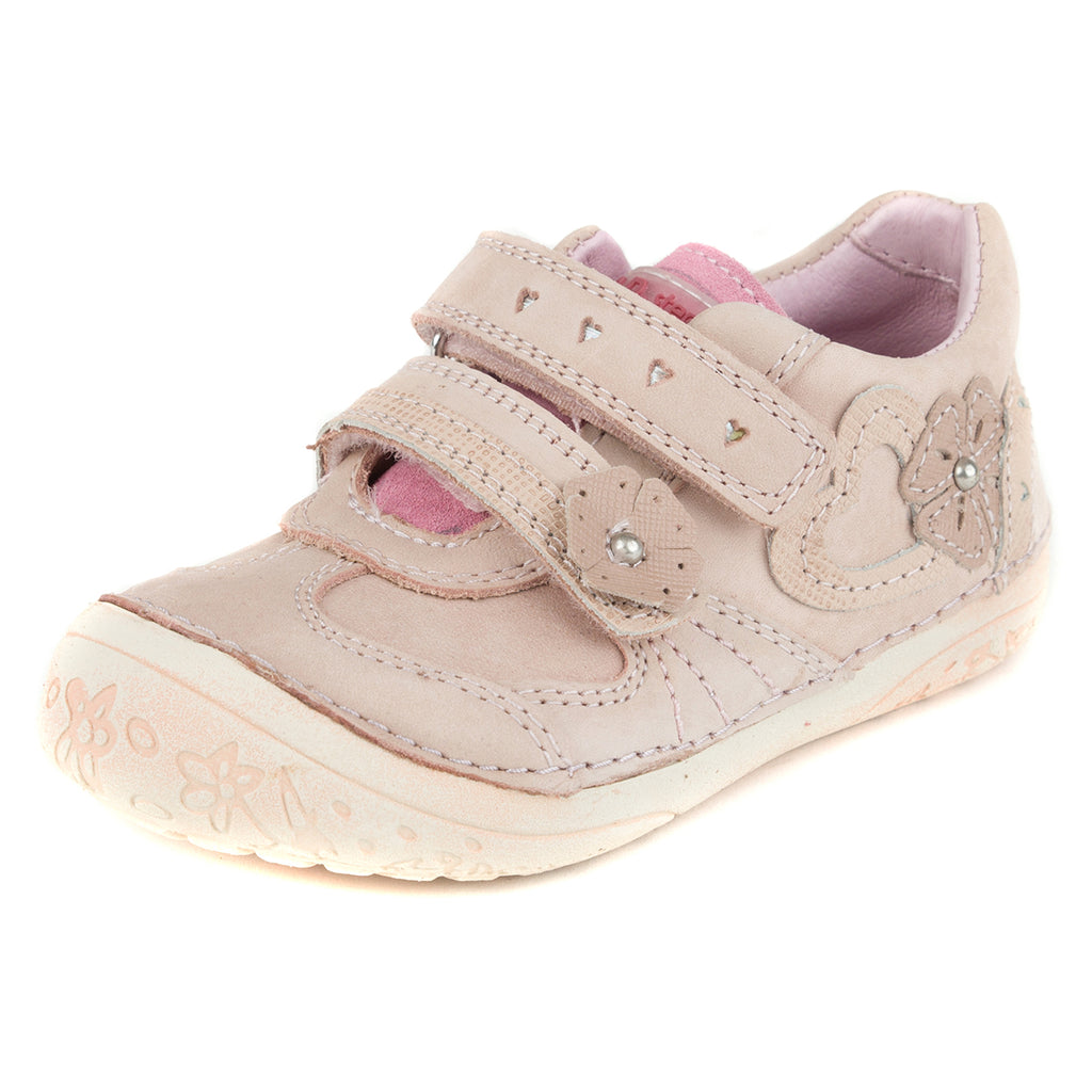 Premium quality shoes with genuine leather lining and upper in light pink with flower decor and double velcro strap. Thanks to its high level of specialization, D.D. Step knows exactly what your child’s feet need, to develop properly in the various phases of growth. The exceptional comfort these shoes provide assure the well-being and happiness of your child.