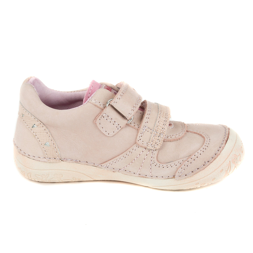 Premium quality shoes with genuine leather lining and upper in light pink with flower decor and double velcro strap. Thanks to its high level of specialization, D.D. Step knows exactly what your child’s feet need, to develop properly in the various phases of growth. The exceptional comfort these shoes provide assure the well-being and happiness of your child.