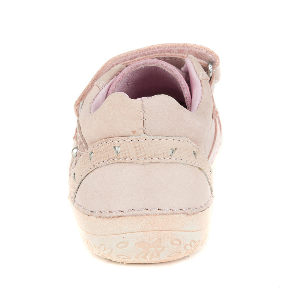 Premium quality shoes with genuine leather lining and upper in light pink with flower decor and double velcro strap. Thanks to its high level of specialization, D.D. Step knows exactly what your child’s feet need, to develop properly in the various phases of growth. The exceptional comfort these shoes provide assure the well-being and happiness of your child.