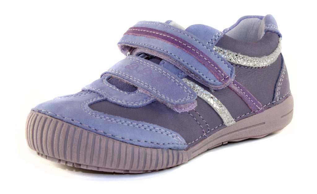 Premium quality shoes with genuine leather lining and upper in violet with purple and silver stripes and double velcro strap. Thanks to its high level of specialization, D.D. Step knows exactly what your child’s feet need, to develop properly in the various phases of growth. The exceptional comfort these shoes provide assure the well-being and happiness of your child.