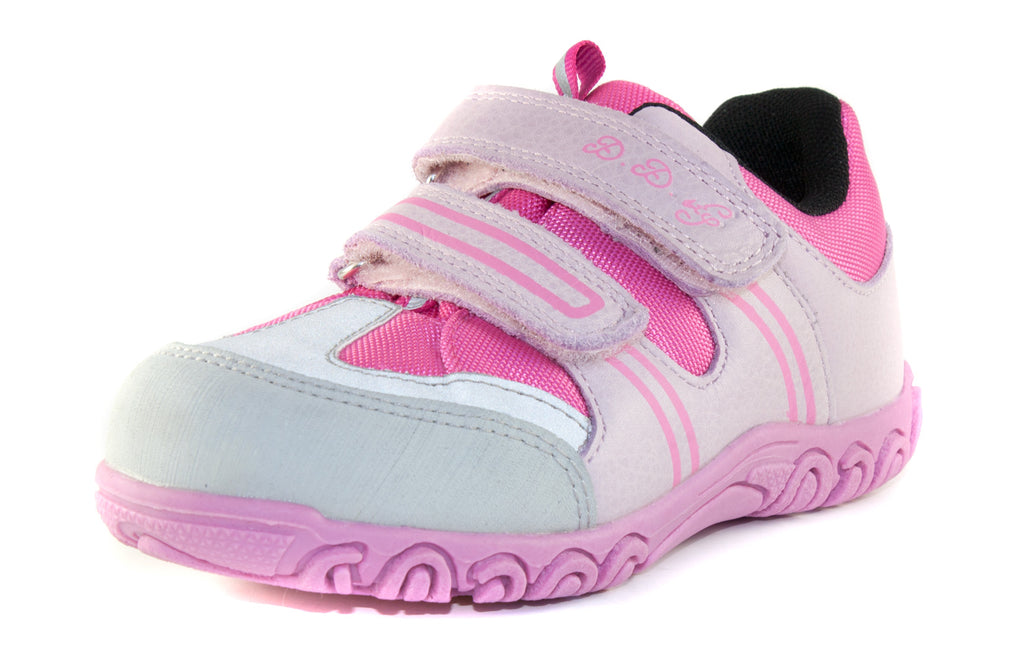 Premium quality shoes made of waterproof material and genuine leather in light pink color and double velcro strap. Thanks to its high level of specialization, D.D. Step knows exactly what your child’s feet need, to develop properly in the various phases of growth. The exceptional comfort these shoes provide assure the well-being and happiness of your child.