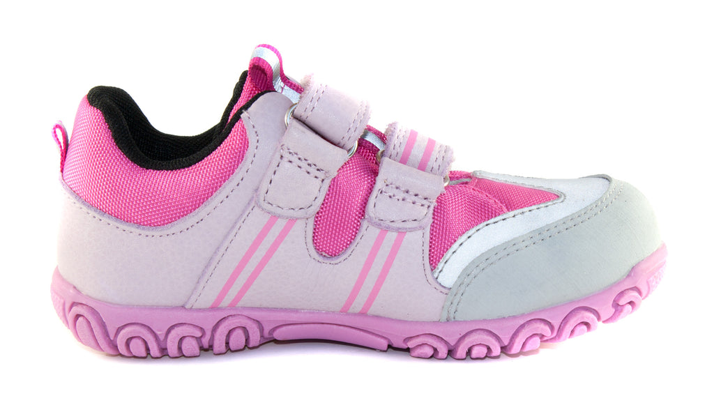 Premium quality shoes made of waterproof material and genuine leather in light pink color and double velcro strap. Thanks to its high level of specialization, D.D. Step knows exactly what your child’s feet need, to develop properly in the various phases of growth. The exceptional comfort these shoes provide assure the well-being and happiness of your child.