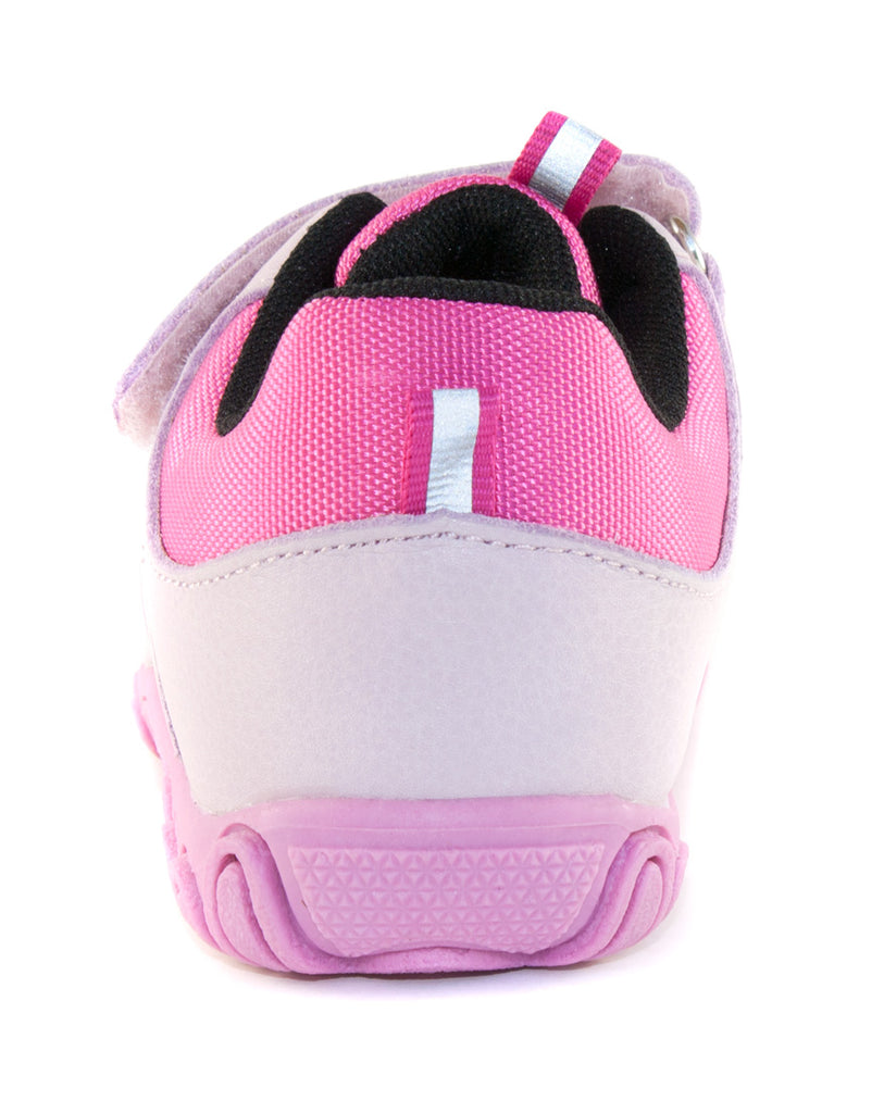 Premium quality shoes made of waterproof material and genuine leather in light pink color and double velcro strap. Thanks to its high level of specialization, D.D. Step knows exactly what your child’s feet need, to develop properly in the various phases of growth. The exceptional comfort these shoes provide assure the well-being and happiness of your child.