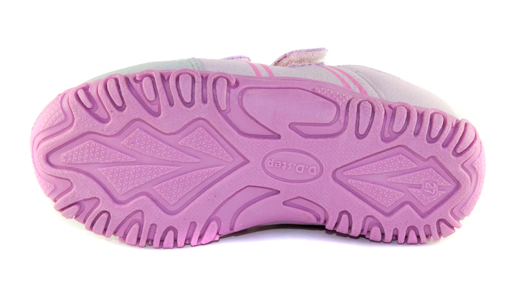 Premium quality shoes made of waterproof material and genuine leather in light pink color and double velcro strap. Thanks to its high level of specialization, D.D. Step knows exactly what your child’s feet need, to develop properly in the various phases of growth. The exceptional comfort these shoes provide assure the well-being and happiness of your child.