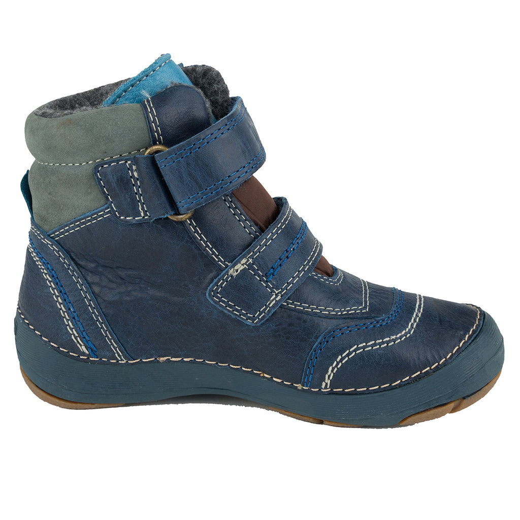 Premium quality high-top shoes with faux fur insulation and genuine leather upper in dark blue color. Thanks to its high level of specialization, D.D. Step knows exactly what your child’s feet need, to develop properly in the various phases of growth. The exceptional comfort these shoes provide assure the well-being and happiness of your child.