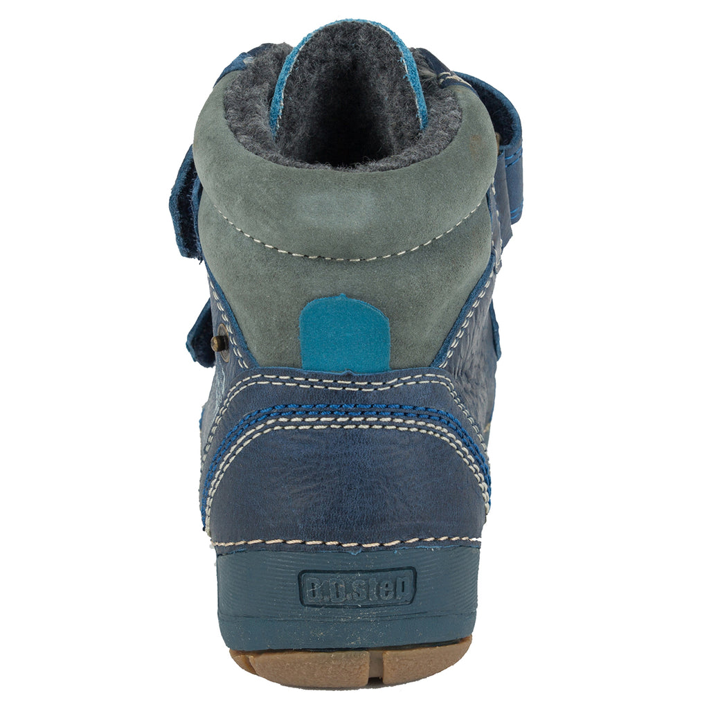 Premium quality high-top shoes with faux fur insulation and genuine leather upper in dark blue color. Thanks to its high level of specialization, D.D. Step knows exactly what your child’s feet need, to develop properly in the various phases of growth. The exceptional comfort these shoes provide assure the well-being and happiness of your child.