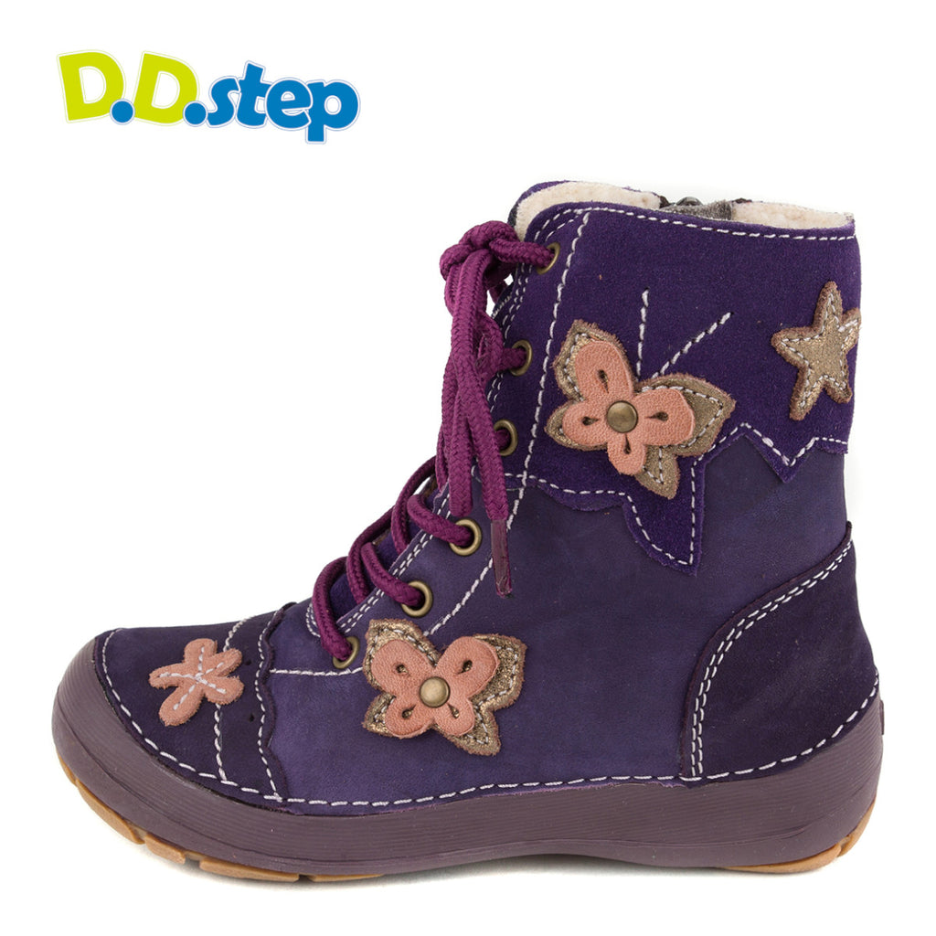 Premium quality high-top shoes with faux fur insulation and genuine leather upper in purple color. Thanks to its high level of specialization, D.D. Step knows exactly what your child’s feet need, to develop properly in the various phases of growth. The exceptional comfort these shoes provide assure the well-being and happiness of your child.