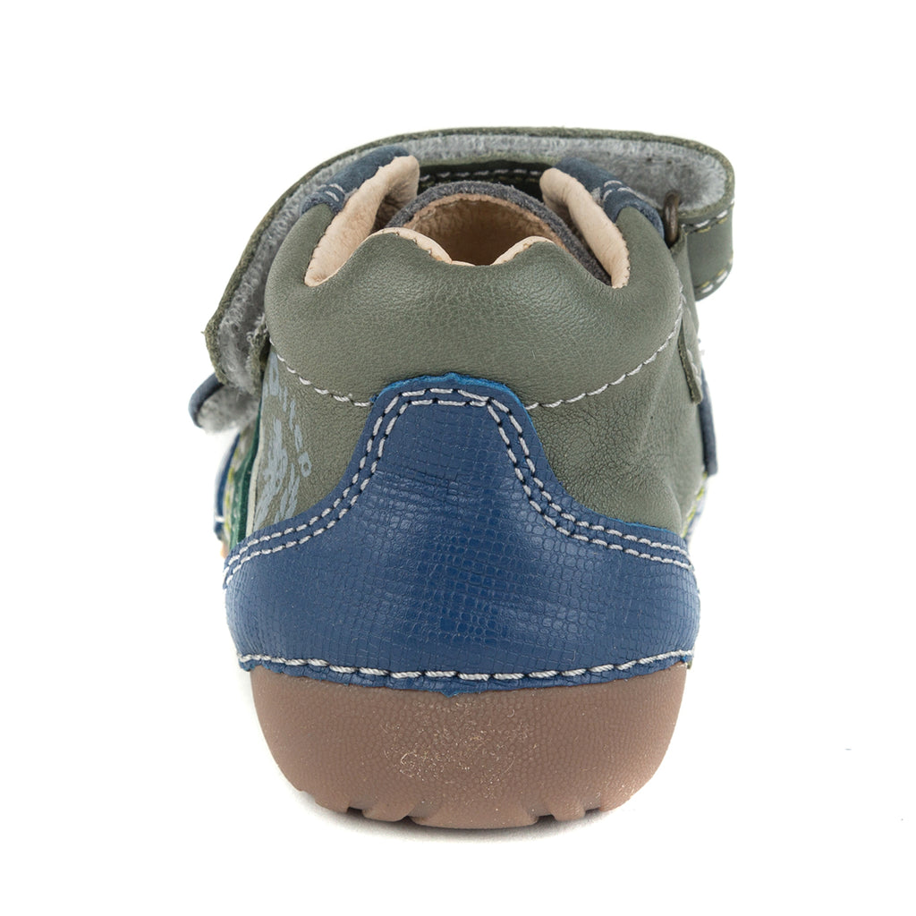 Premium quality first walker with genuine leather lining and upper in khaki with green stripe on the side. Thanks to its high level of specialization, D.D. Step knows exactly what your child’s feet need, to develop properly in the various phases of growth. The exceptional comfort these shoes provide assure the well-being and happiness of your child.