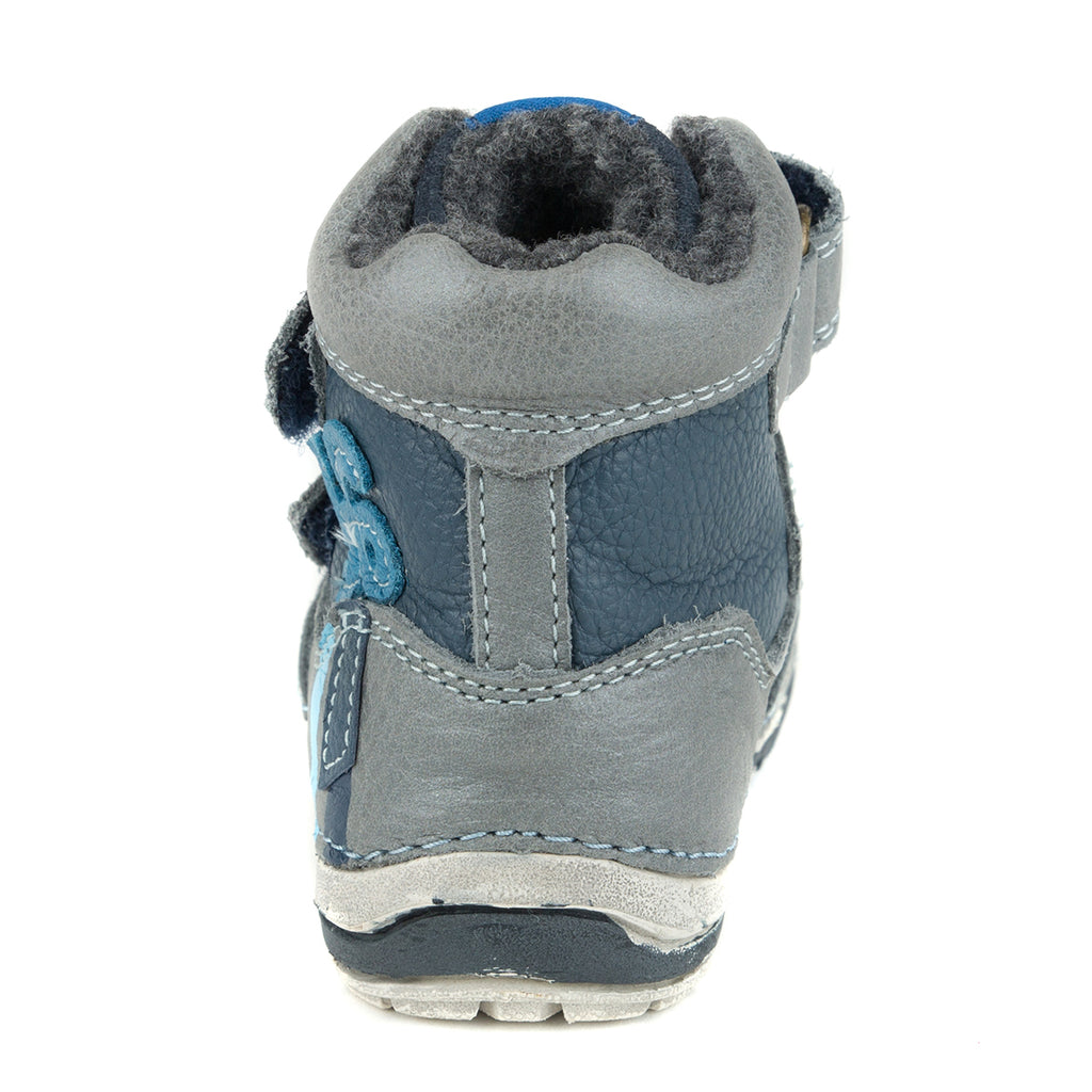 Premium quality first walker with faux fur insulation and genuine leather upper in grey and blue. Thanks to its high level of specialization, D.D. Step knows exactly what your child’s feet need, to develop properly in the various phases of growth. The exceptional comfort these shoes provide assure the well-being and happiness of your child.