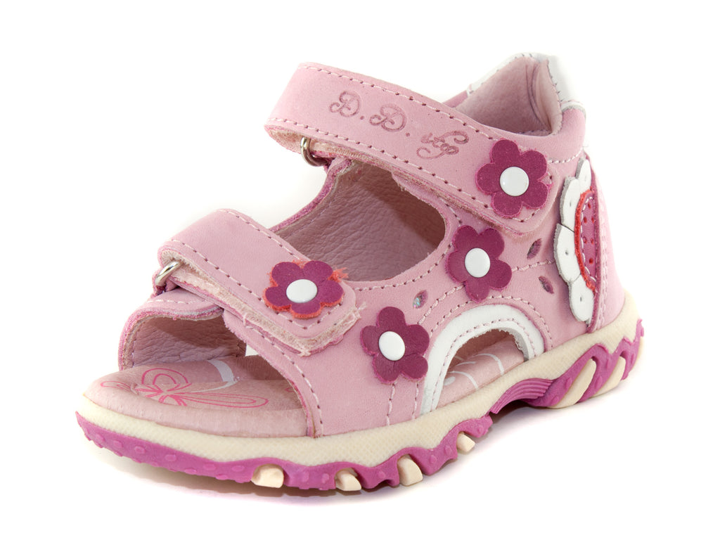 Premium quality first walker sandals with genuine leather lining and upper in baby pink with flowers and double velcro strap. Thanks to its high level of specialization, D.D. Step knows exactly what your child’s feet need, to develop properly in the various phases of growth. The exceptional comfort these shoes provide assure the well-being and happiness of your child.