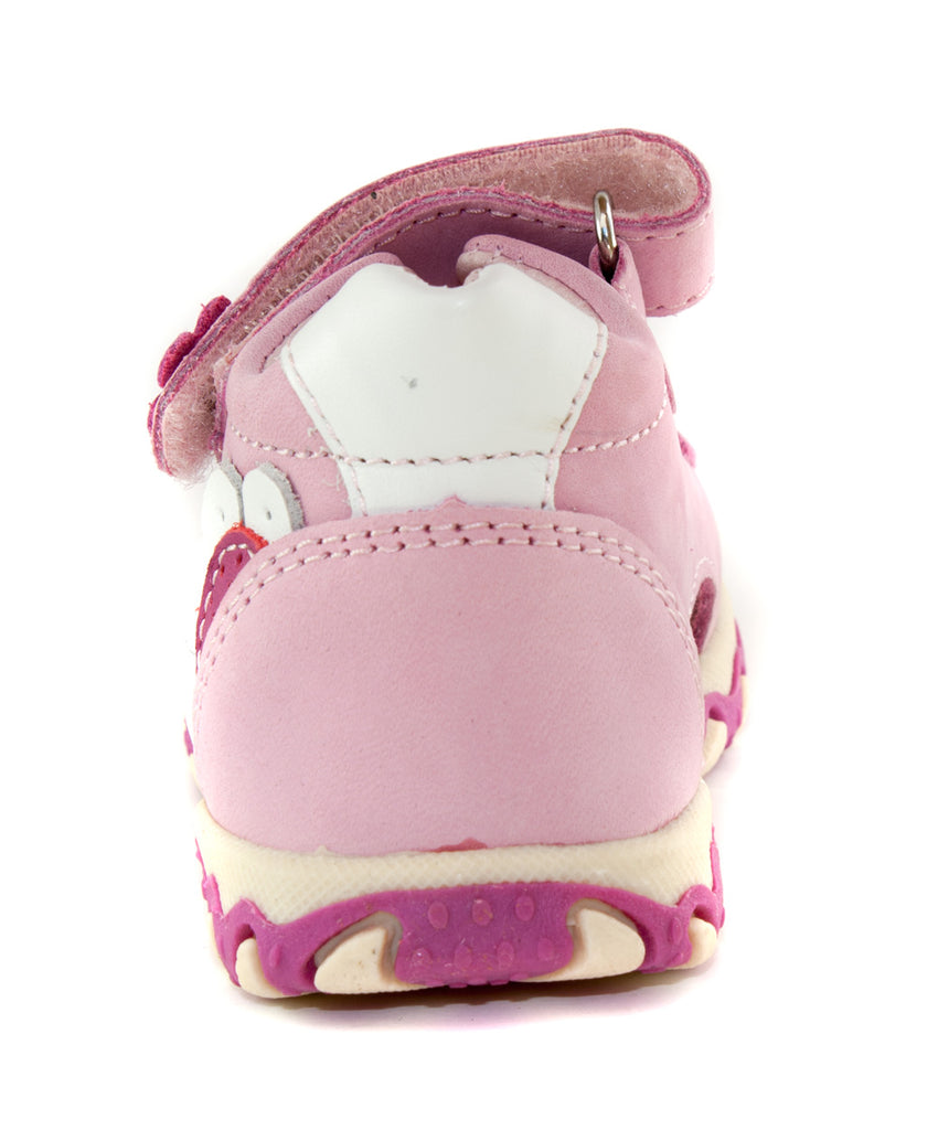 Premium quality first walker sandals with genuine leather lining and upper in baby pink with flowers and double velcro strap. Thanks to its high level of specialization, D.D. Step knows exactly what your child’s feet need, to develop properly in the various phases of growth. The exceptional comfort these shoes provide assure the well-being and happiness of your child.