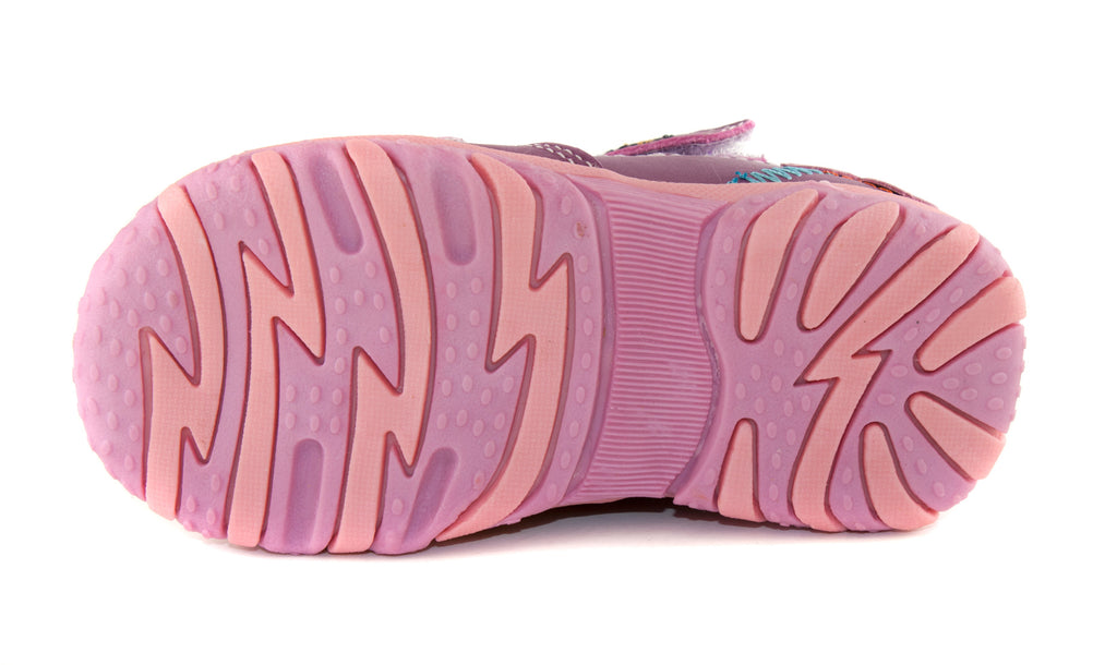 Premium quality first walker sandals with genuine leather lining and upper in mauve with bees and flower. Thanks to its high level of specialization, D.D. Step knows exactly what your child’s feet need, to develop properly in the various phases of growth. The exceptional comfort these shoes provide assure the well-being and happiness of your child.