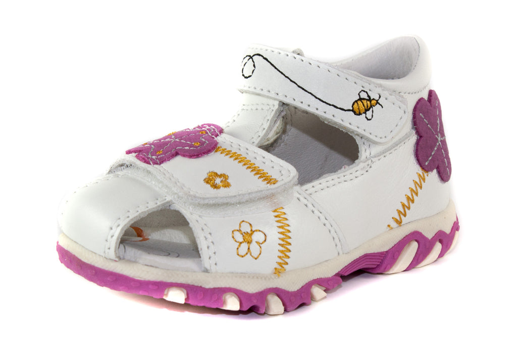 Premium quality first walker sandals with genuine leather lining and upper in white with bees and flower. Thanks to its high level of specialization, D.D. Step knows exactly what your child’s feet need, to develop properly in the various phases of growth. The exceptional comfort these shoes provide assure the well-being and happiness of your child.
