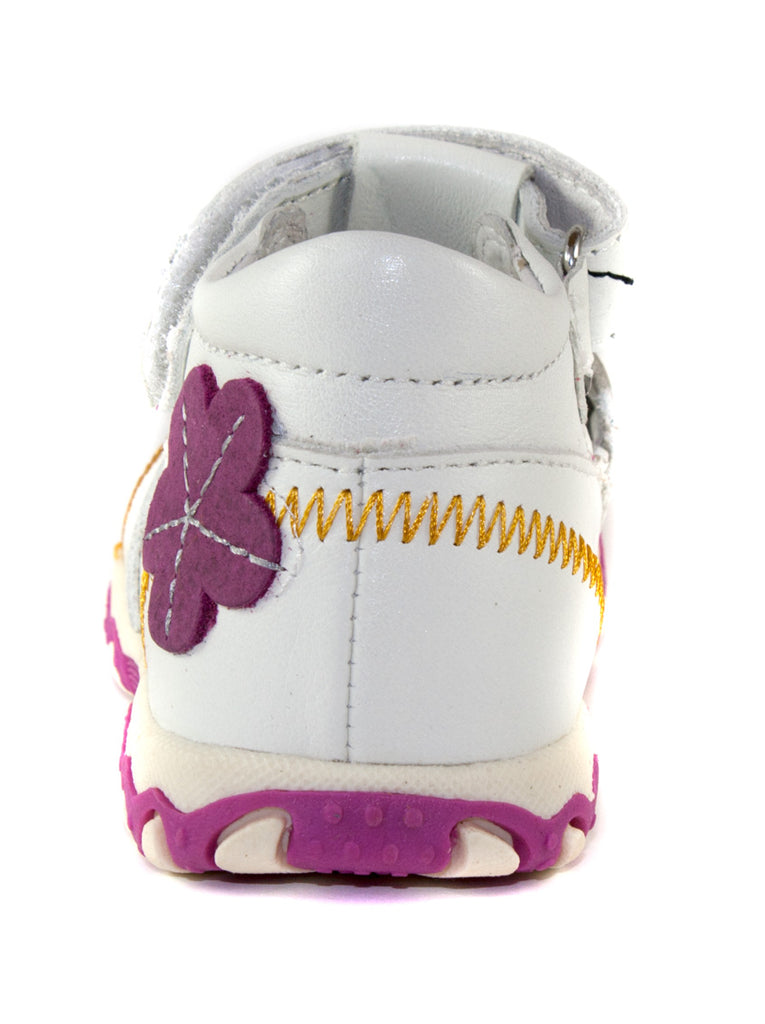 Premium quality first walker sandals with genuine leather lining and upper in white with bees and flower. Thanks to its high level of specialization, D.D. Step knows exactly what your child’s feet need, to develop properly in the various phases of growth. The exceptional comfort these shoes provide assure the well-being and happiness of your child.