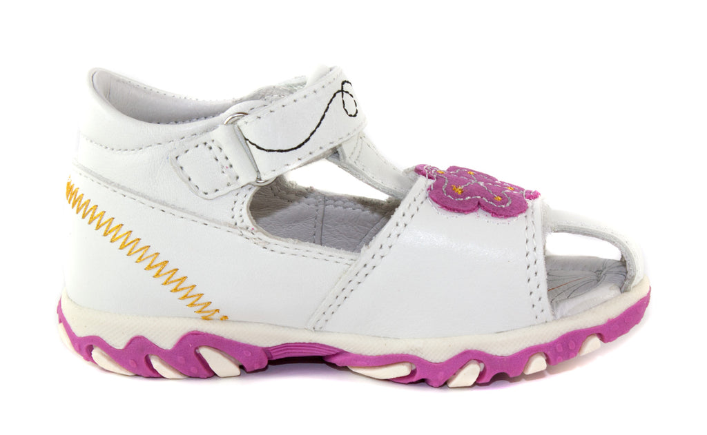 Premium quality first walker sandals with genuine leather lining and upper in white with bees and flower. Thanks to its high level of specialization, D.D. Step knows exactly what your child’s feet need, to develop properly in the various phases of growth. The exceptional comfort these shoes provide assure the well-being and happiness of your child.
