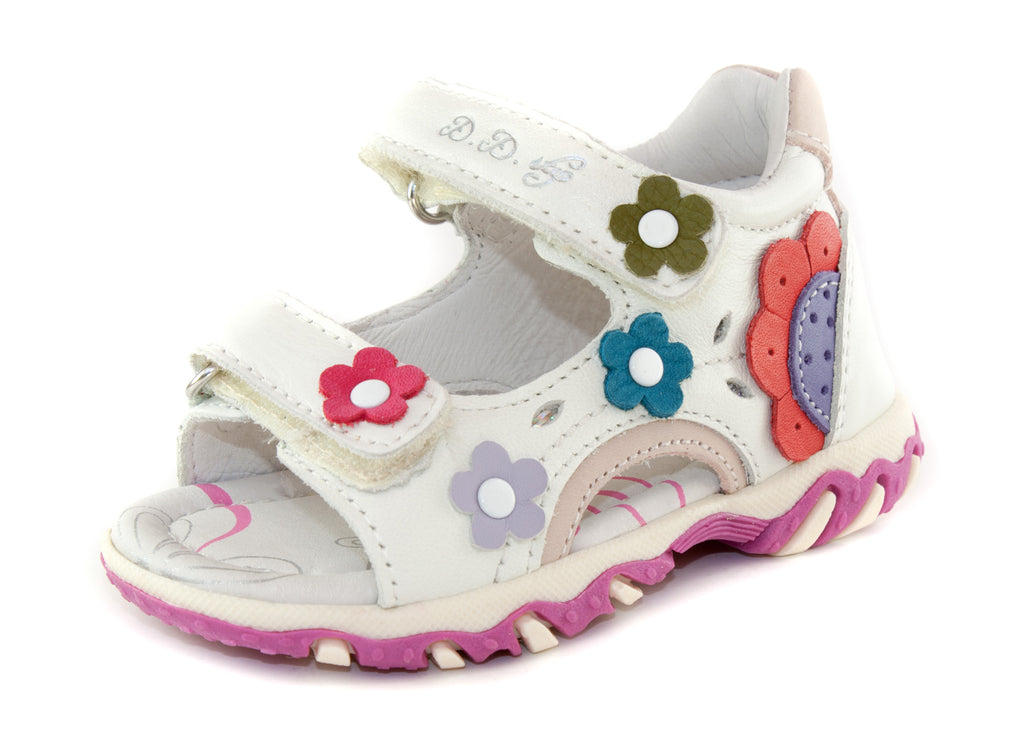 Premium quality first walker sandals with genuine leather lining and upper in white with colourful flowers and double velcro strap. Thanks to its high level of specialization, D.D. Step knows exactly what your child’s feet need, to develop properly in the various phases of growth. The exceptional comfort these shoes provide assure the well-being and happiness of your child.