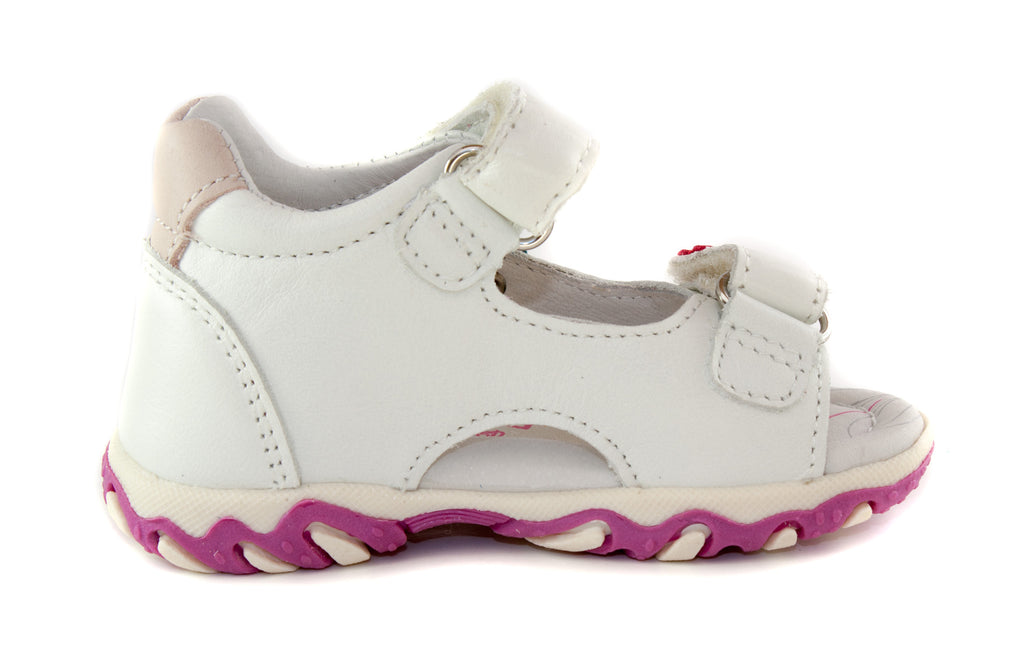 Premium quality first walker sandals with genuine leather lining and upper in white with colourful flowers and double velcro strap. Thanks to its high level of specialization, D.D. Step knows exactly what your child’s feet need, to develop properly in the various phases of growth. The exceptional comfort these shoes provide assure the well-being and happiness of your child.