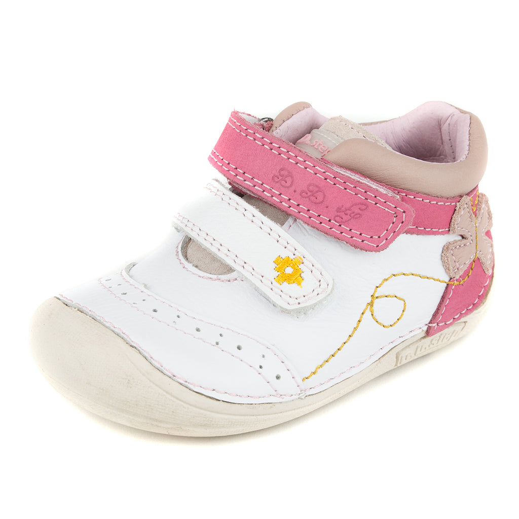 Premium quality first walker with genuine leather lining and upper in white and pink with butterfly theme. Thanks to its high level of specialization, D.D. Step knows exactly what your child’s feet need, to develop properly in the various phases of growth. The exceptional comfort these shoes provide assure the well-being and happiness of your child.