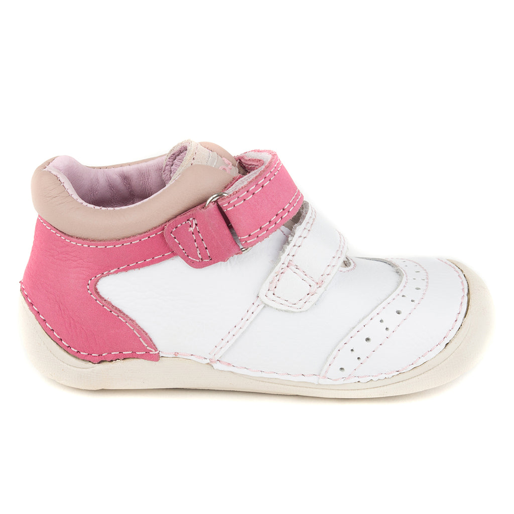 Premium quality first walker with genuine leather lining and upper in white and pink with butterfly theme. Thanks to its high level of specialization, D.D. Step knows exactly what your child’s feet need, to develop properly in the various phases of growth. The exceptional comfort these shoes provide assure the well-being and happiness of your child.