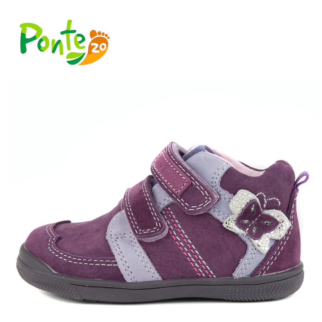 Premium quality supinated high-top sneaker with genuine leather lining and upper in purple with butterfly decor. Ponte20 is an industry leader in manufacturing specially designed shoes to help prevent the child's feet from developing over-pronation. The sole of the shoe is specially designed with a slight outward tilt (supination) which is proven to help children who are susceptible to develop common issues like flat feet and fallen arch.
