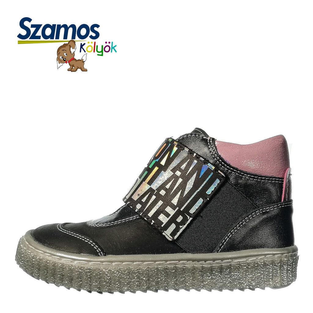 Premium quality shoes made from 100% genuine leather lining and upper, black with wide shiny graphic strechy strap and side zipper. This Szamos Kids product meets the highest expectations of healthy and comfortable kids shoes. The exceptional comfort these shoes provide assure the well-being and happiness of your child.