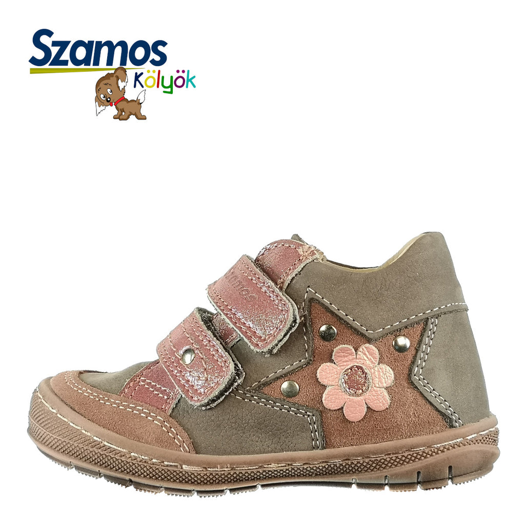 Premium quality shoes made from 100% genuine leather lining and upper, grey with pink sole and velcro straps flower in star decor. This Szamos Kids product meets the highest expectations of healthy and comfortable kids shoes. The exceptional comfort these shoes provide assure the well-being and happiness of your child.