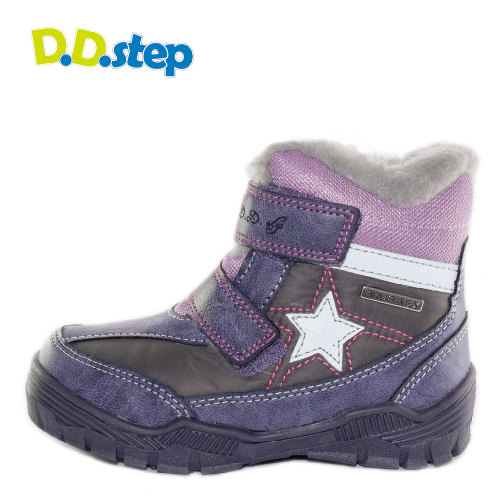 Premium quality boots with faux fur insulation aqua-tex and genuine leather upper in purple with grey and pink. Thanks to its high level of specialization, D.D. Step knows exactly what your child’s feet need, to develop properly in the various phases of growth. The exceptional comfort these shoes provide assure the well-being and happiness of your child.